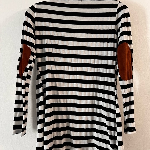 Black and white striped cardigan - Picture 1 of 2